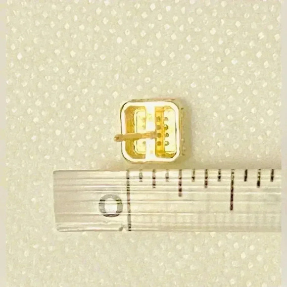 🏵️10  K Yellow and White Gold stud earrings with Moissanites stones 🏵️ - Picture 9 of 9